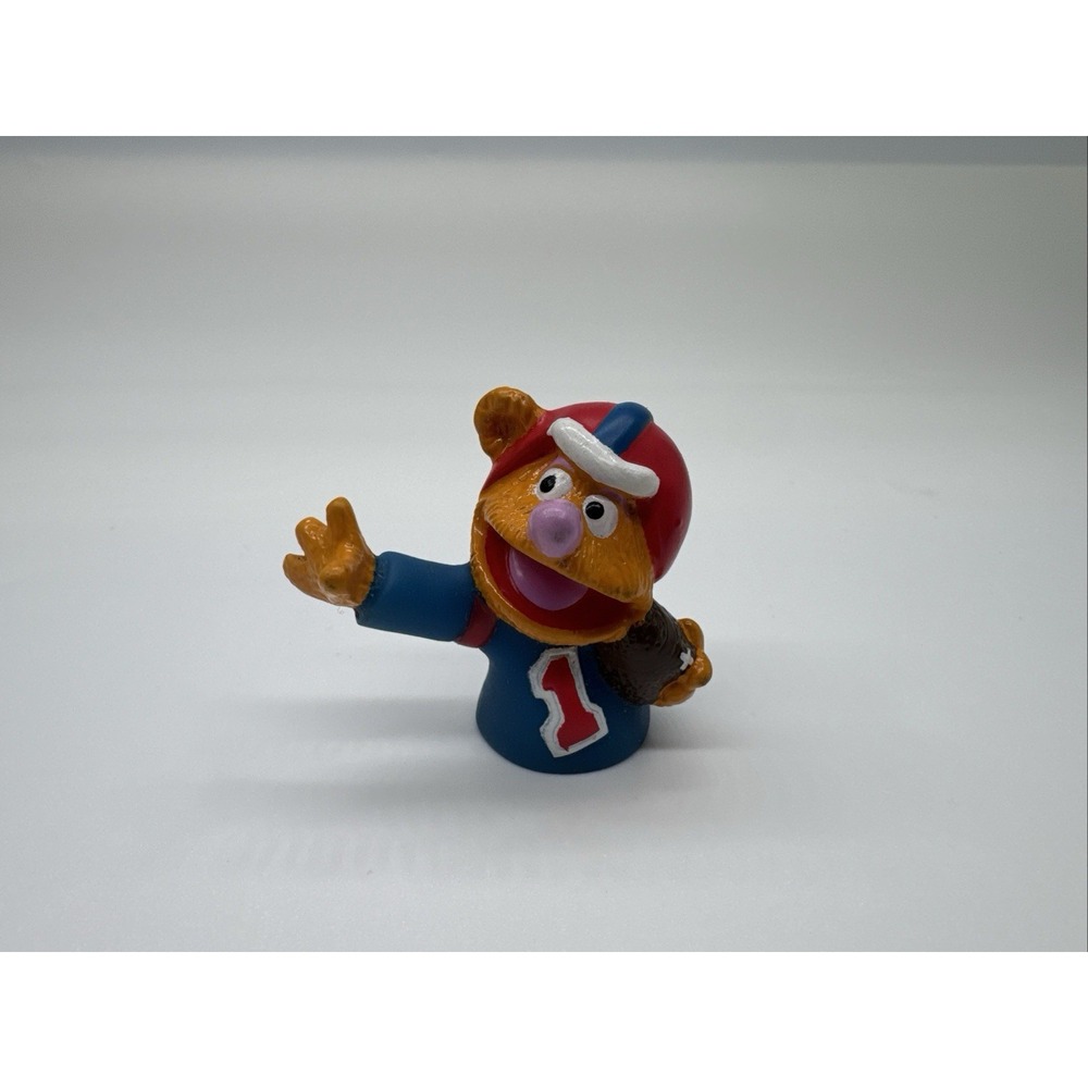 Muppets Fozzie Bear Finger Puppet Football Helmet #1 Dairy Queen Premium 1996